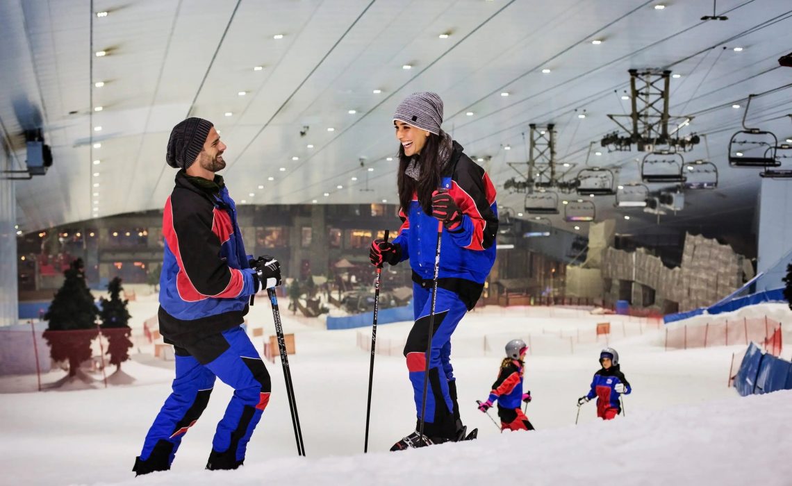 people at ski dubai ready to ski