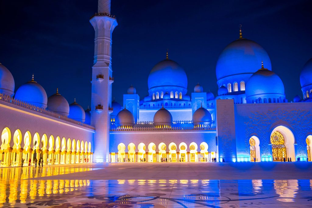 sheikh zayed mosque at night