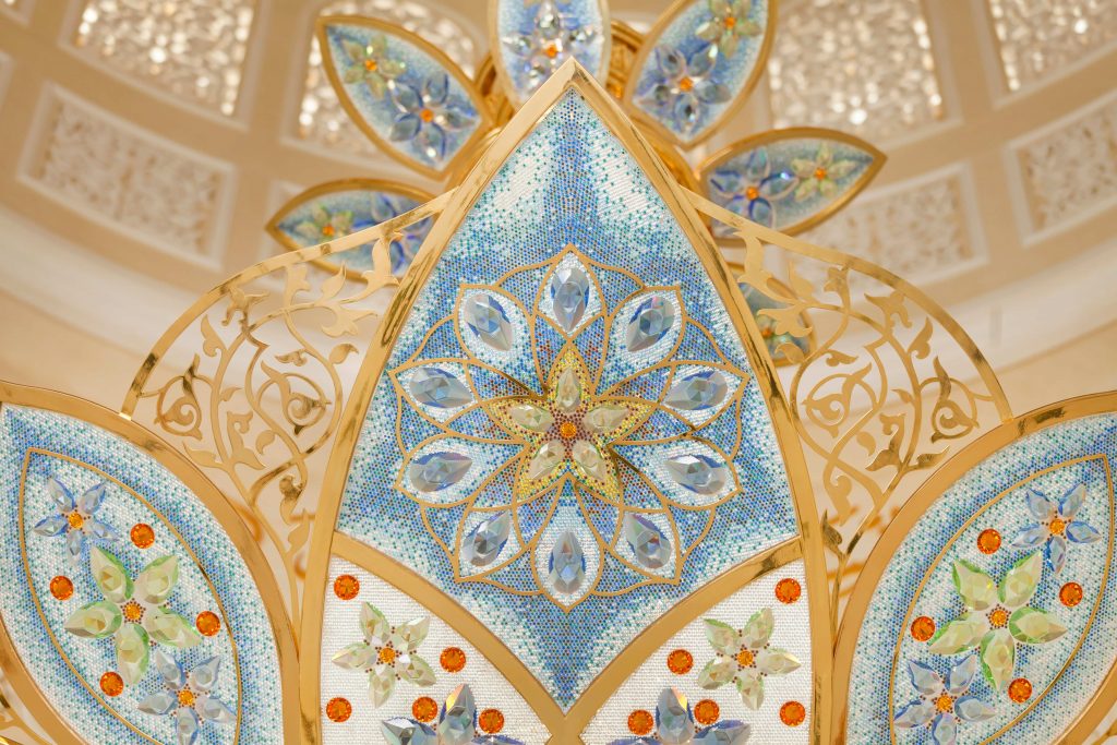 sheikh zayed grand mosque chandelier